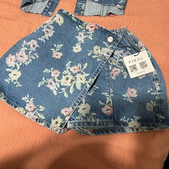 FLOWER PRINT DENIM SET (tags are off now, worn once) - Picture 5 of 8